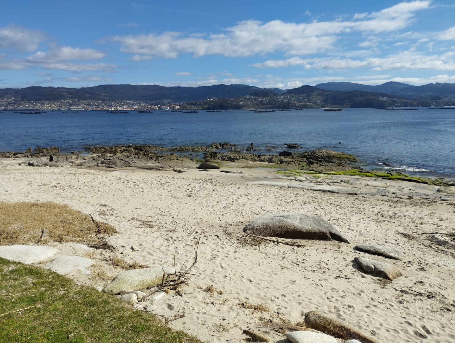 Descubre la costa gallega con calma y atención exclusiva